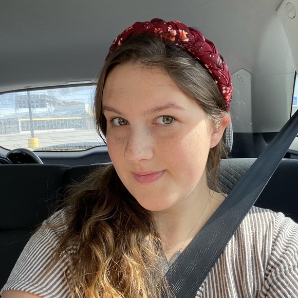 Meet your Posher, Charis - Picture 1 of 1